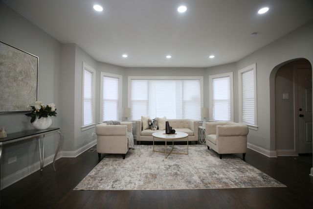 3031 N Marmora Avenue, Chicago, IL 60634