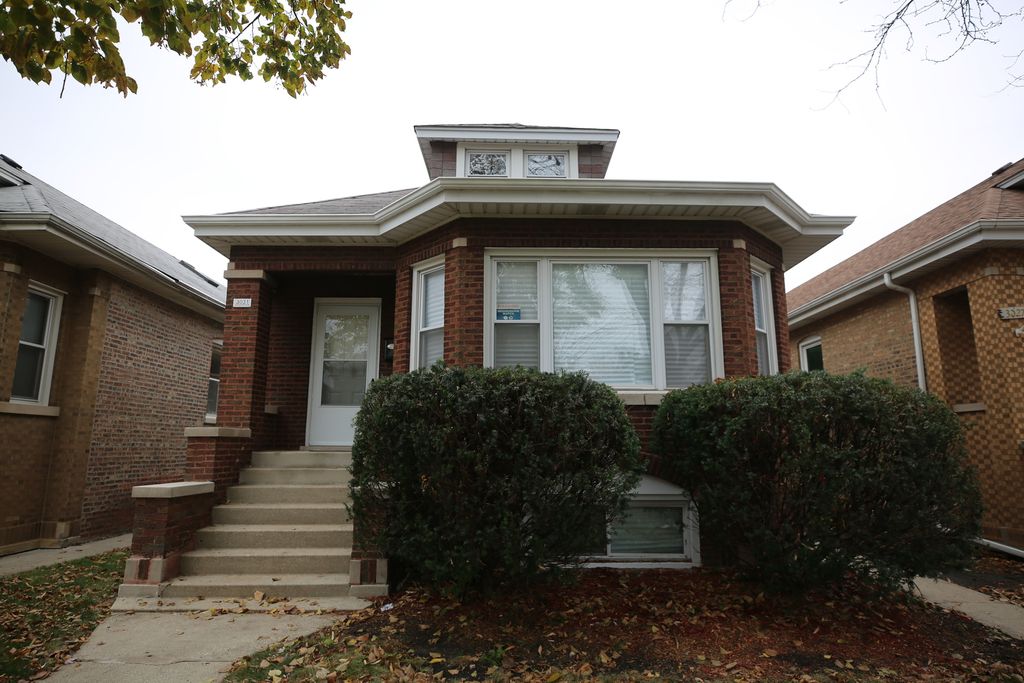 3031 N Marmora Avenue, Chicago, IL 60634