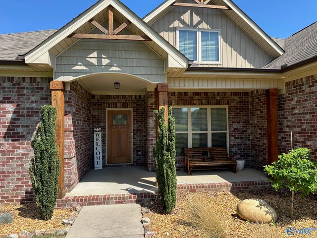 211 Blackoak Drive, Huntsville, AL 35811