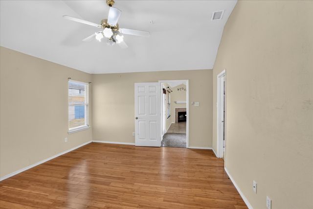 3041 Meadowbrook Drive, Grand Prairie, TX 75052