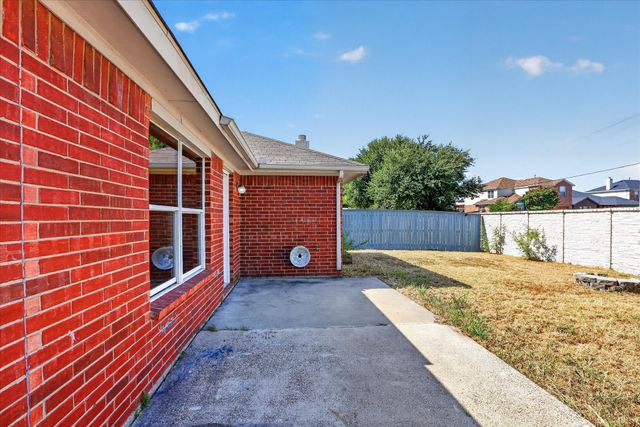 3041 Meadowbrook Drive, Grand Prairie, TX 75052