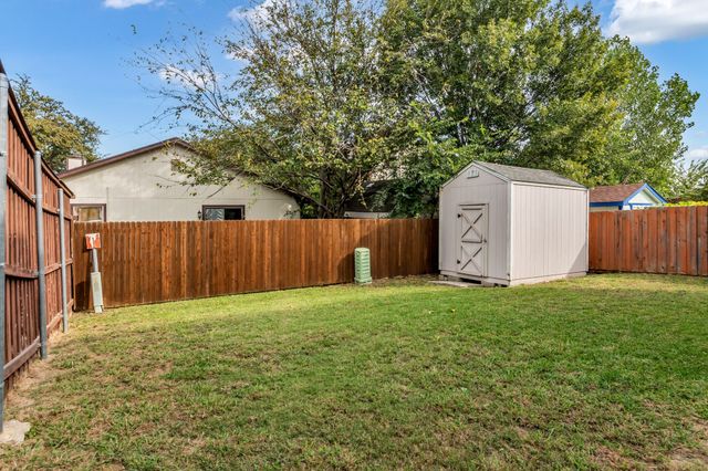 903 Azalia Drive, Lewisville, TX 75067