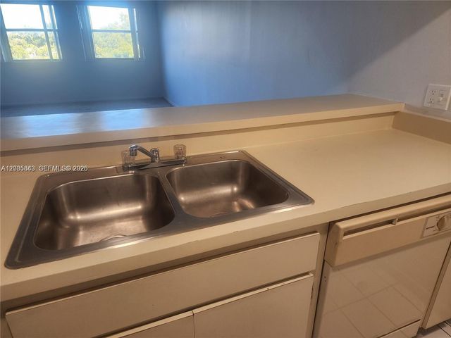 8100 Geneva Ct 341, Doral, FL 33166