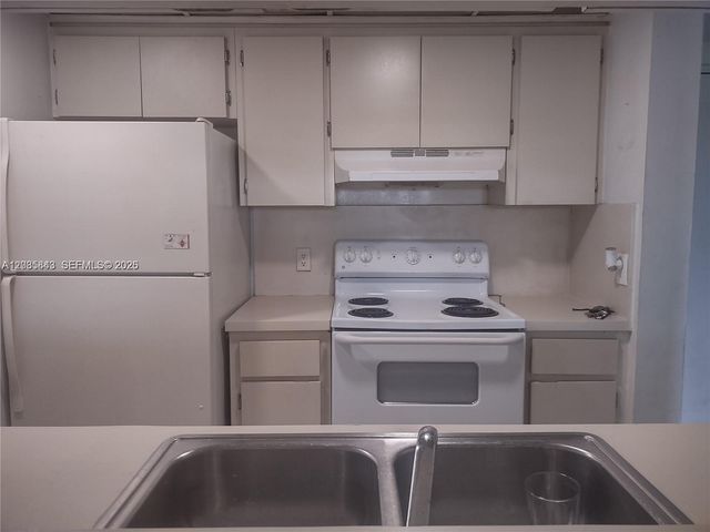 8100 Geneva Ct 341, Doral, FL 33166