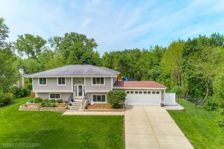 532 Cambridge Drive, Schaumburg, IL 60193