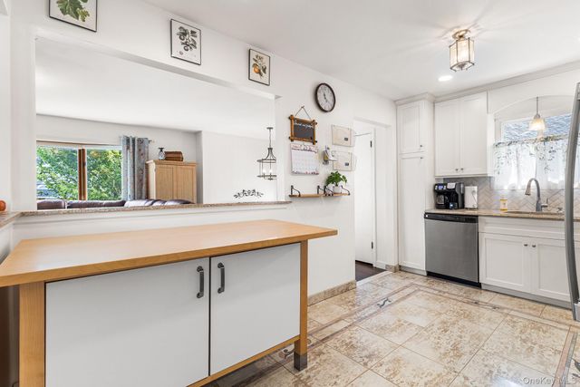 115 S 11th Street, New Hyde Park, NY 11040