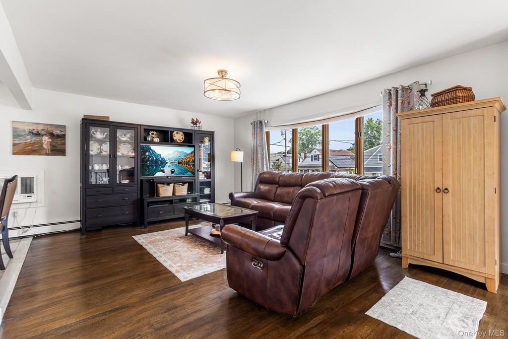115 S 11th Street, New Hyde Park, NY 11040 — photo 3