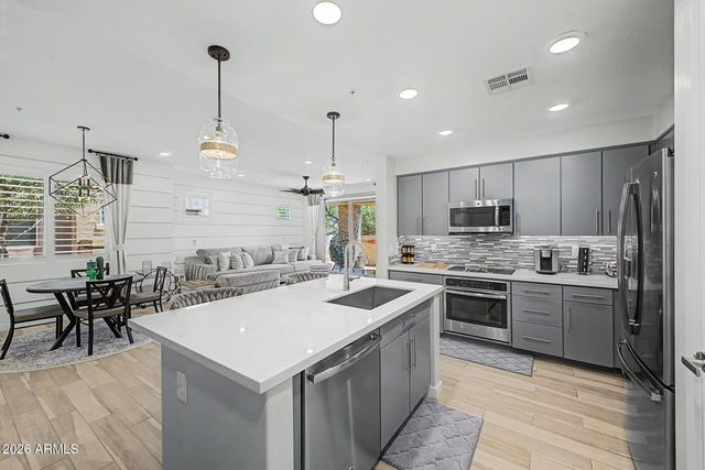 250 W QUEEN CREEK Road 145, Chandler, AZ 85248