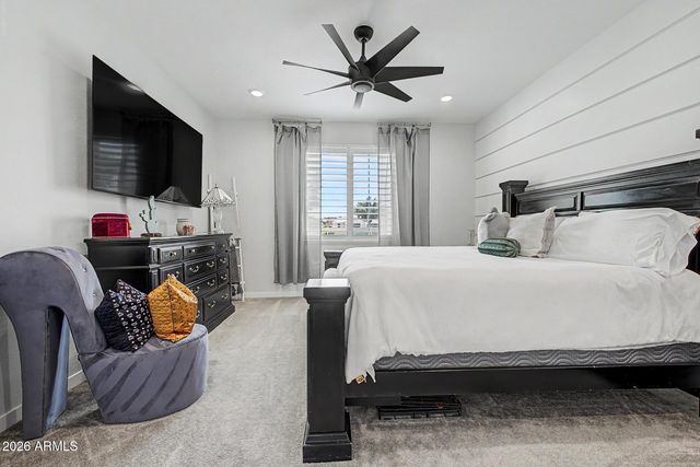 250 W QUEEN CREEK Road 145, Chandler, AZ 85248