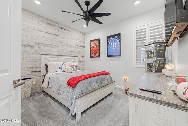 250 W QUEEN CREEK Road 145, Chandler, AZ 85248