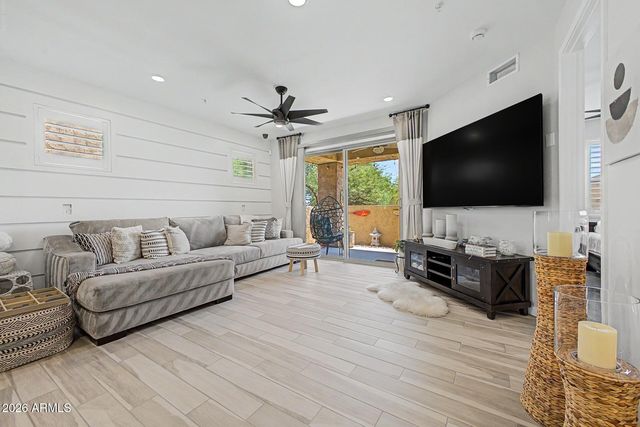 250 W QUEEN CREEK Road 145, Chandler, AZ 85248