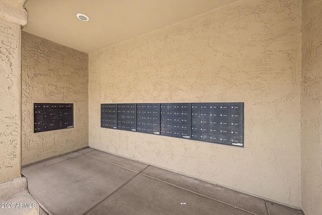 250 W QUEEN CREEK Road 145, Chandler, AZ 85248