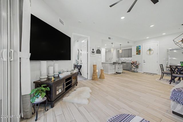250 W QUEEN CREEK Road 145, Chandler, AZ 85248