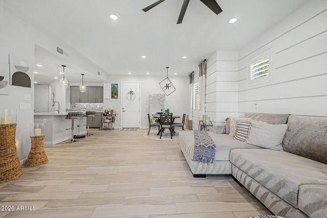 250 W QUEEN CREEK Road 145, Chandler, AZ 85248