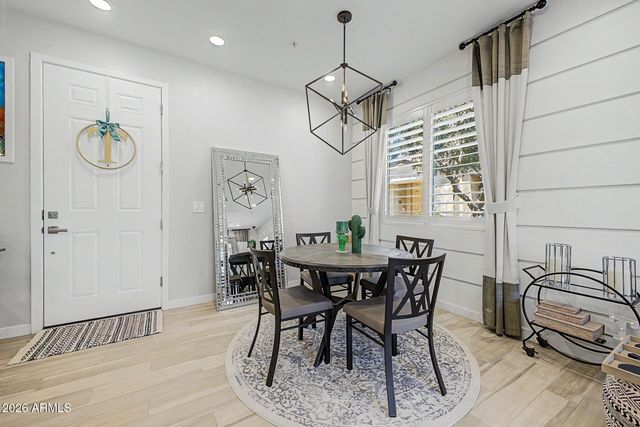 250 W QUEEN CREEK Road 145, Chandler, AZ 85248