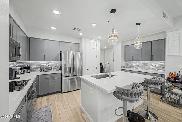 250 W QUEEN CREEK Road 145, Chandler, AZ 85248