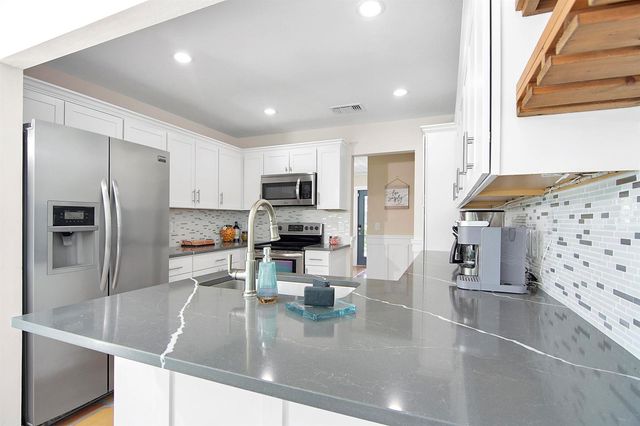 19 PINEHILL Trail E, Tequesta, FL 33469