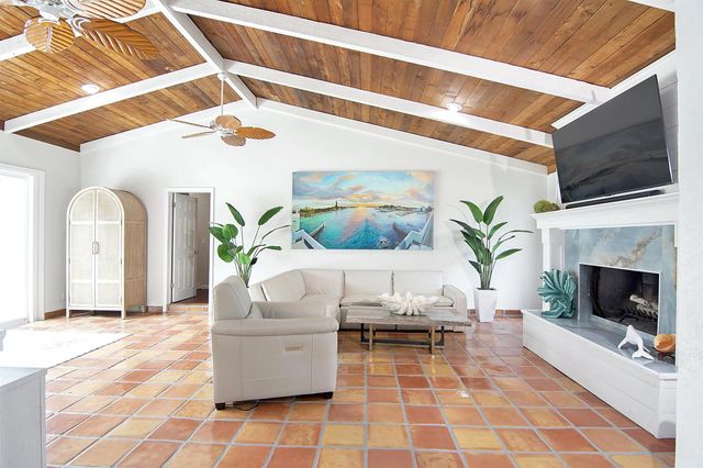 19 PINEHILL Trail E, Tequesta, FL 33469