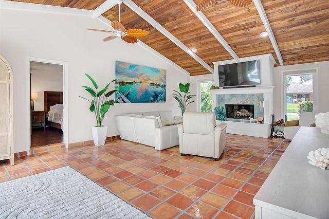 19 PINEHILL Trail E, Tequesta, FL 33469