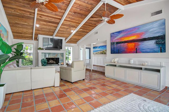 19 PINEHILL Trail E, Tequesta, FL 33469