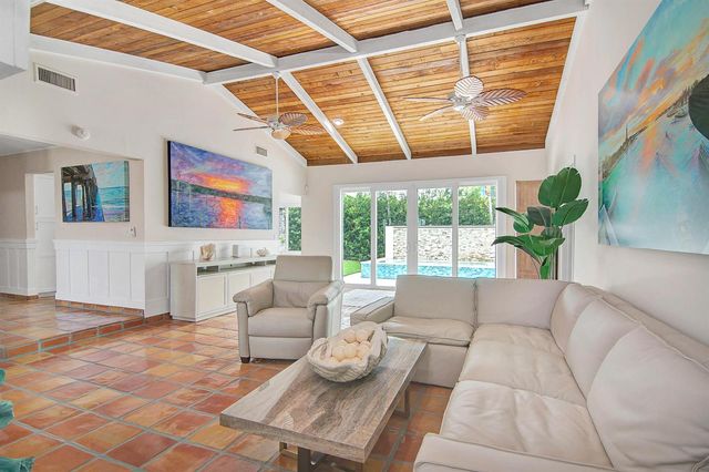 19 PINEHILL Trail E, Tequesta, FL 33469