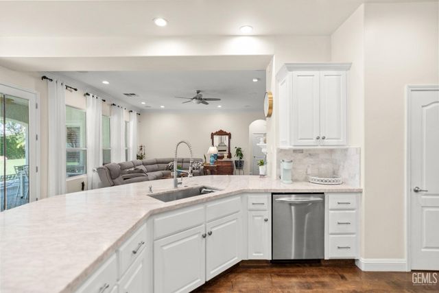 11502 Crabbet Park Drive, Bakersfield, CA 93311