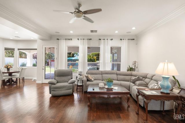 11502 Crabbet Park Drive, Bakersfield, CA 93311