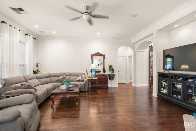 11502 Crabbet Park Drive, Bakersfield, CA 93311