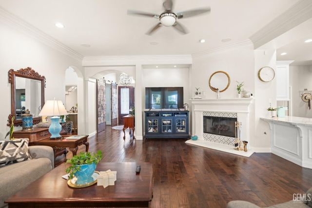 11502 Crabbet Park Drive, Bakersfield, CA 93311