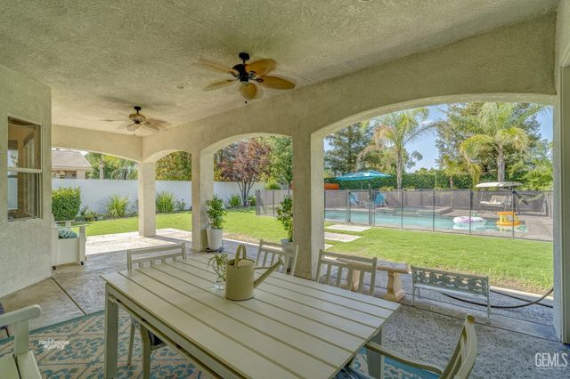 11502 Crabbet Park Drive, Bakersfield, CA 93311