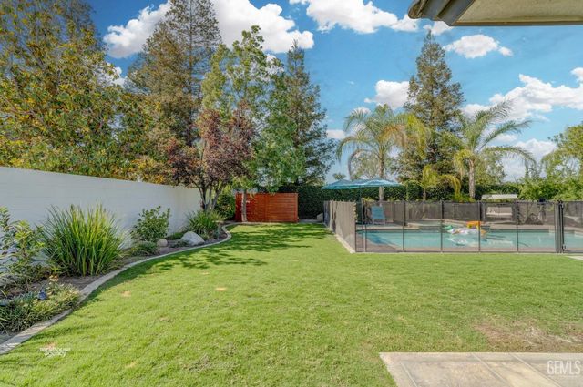 11502 Crabbet Park Drive, Bakersfield, CA 93311