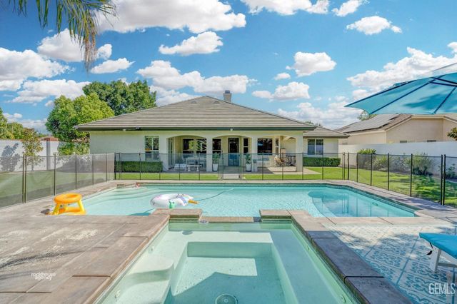 11502 Crabbet Park Drive, Bakersfield, CA 93311