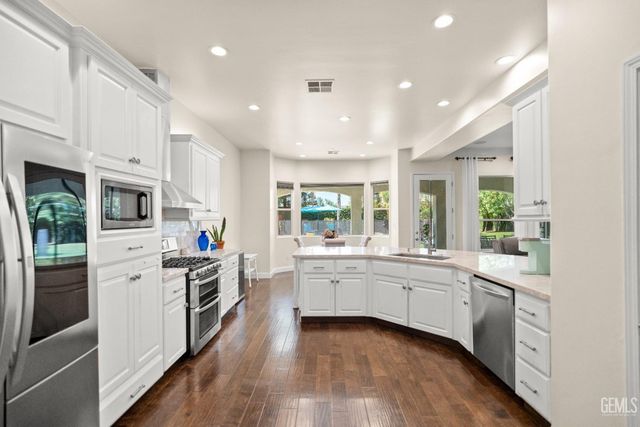 11502 Crabbet Park Drive, Bakersfield, CA 93311