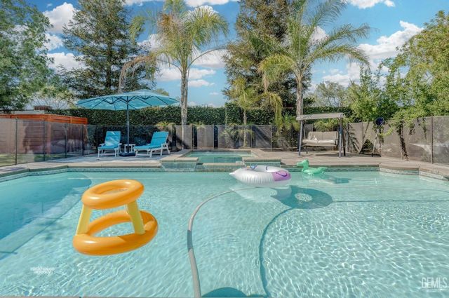 11502 Crabbet Park Drive, Bakersfield, CA 93311