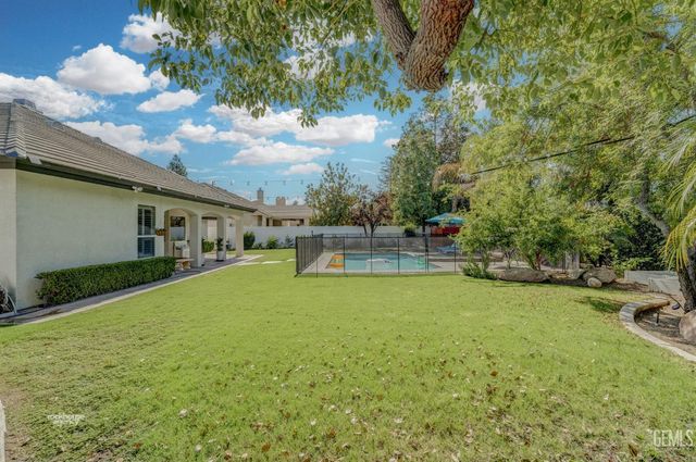 11502 Crabbet Park Drive, Bakersfield, CA 93311