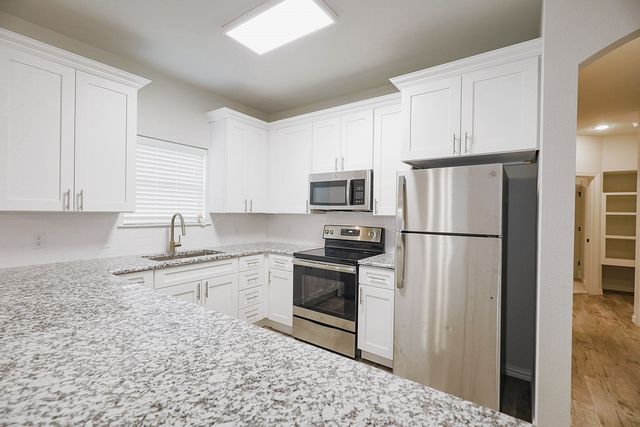 109 N Park Ct, Springtown, TX 76082