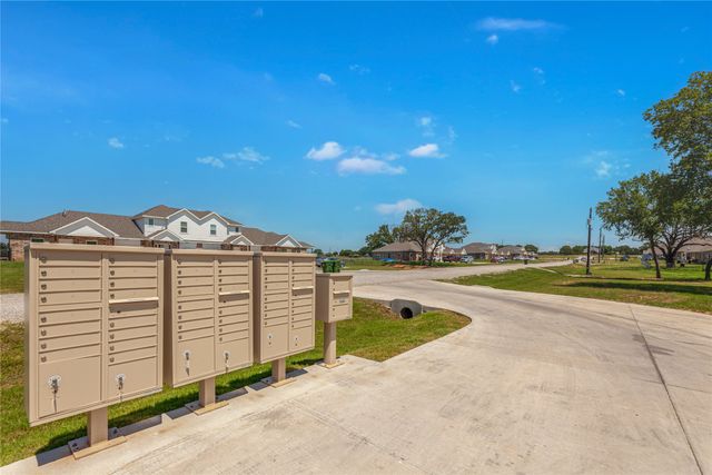 109 N Park Ct, Springtown, TX 76082