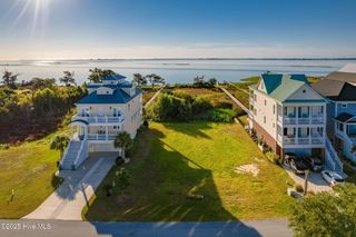 743 Cannonsgate Drive, Newport, NC 28570