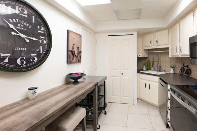 2400 PRESIDENTIAL Way 302, West Palm Beach, FL 33401