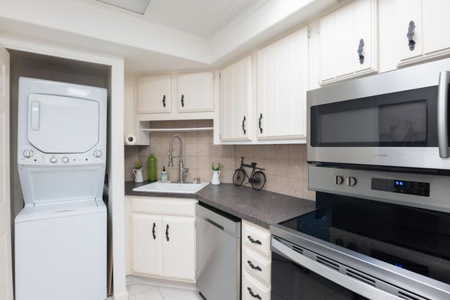 2400 PRESIDENTIAL Way 302, West Palm Beach, FL 33401