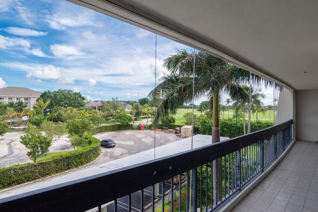 2400 PRESIDENTIAL Way 302, West Palm Beach, FL 33401