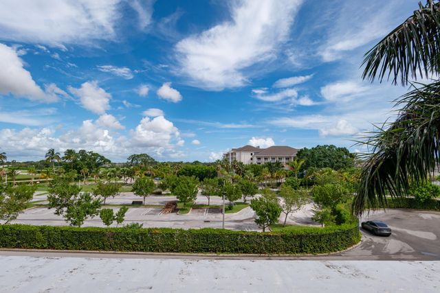 2400 PRESIDENTIAL Way 302, West Palm Beach, FL 33401
