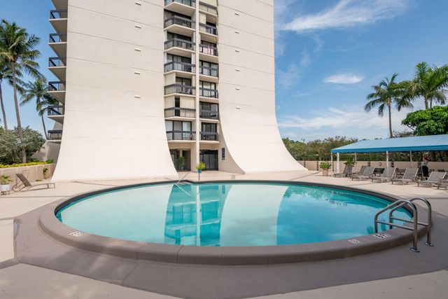 2400 PRESIDENTIAL Way 302, West Palm Beach, FL 33401