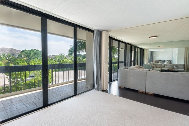2400 PRESIDENTIAL Way 302, West Palm Beach, FL 33401
