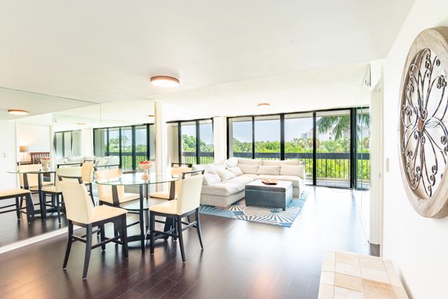 2400 PRESIDENTIAL Way 302, West Palm Beach, FL 33401