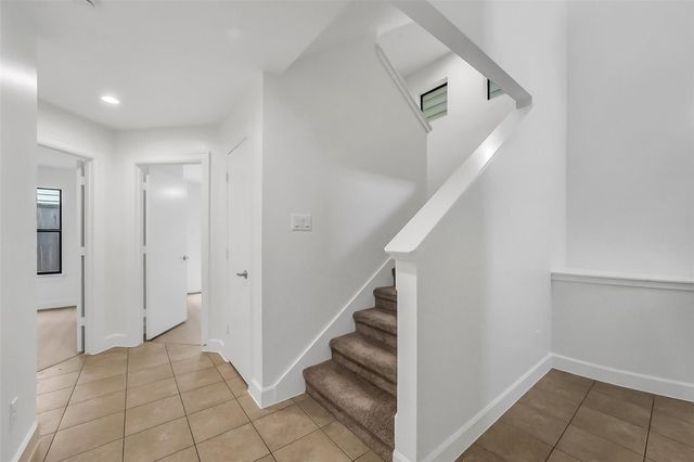650 Westcross Street 70, Houston, TX 77018