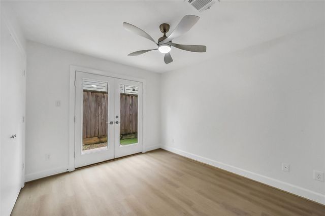 650 Westcross Street 70, Houston, TX 77018