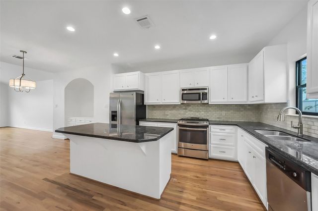 650 Westcross Street 70, Houston, TX 77018