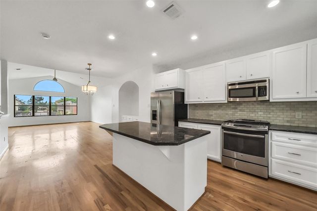 650 Westcross Street 70, Houston, TX 77018