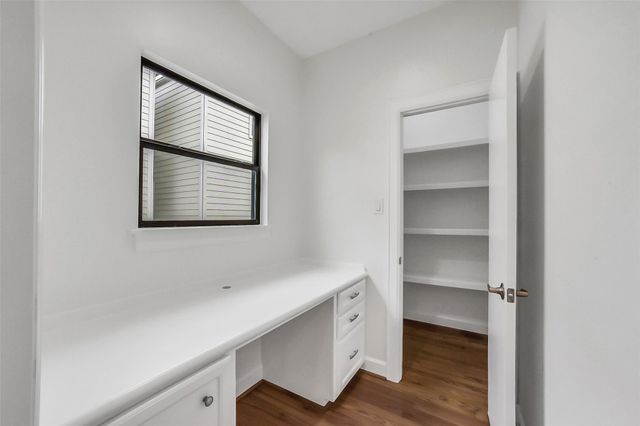 650 Westcross Street 70, Houston, TX 77018